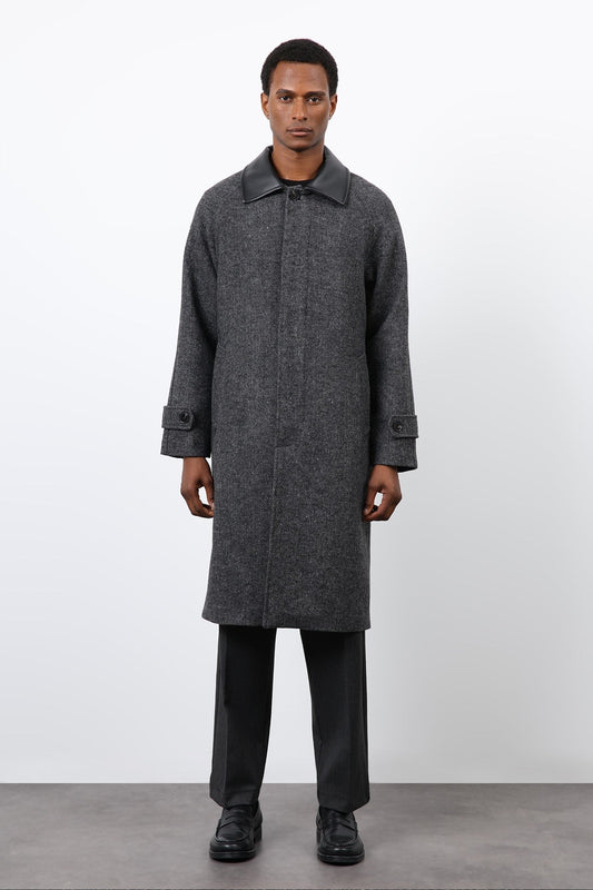 Antioch Men's Wool-Blend Coat with Contrast Collar