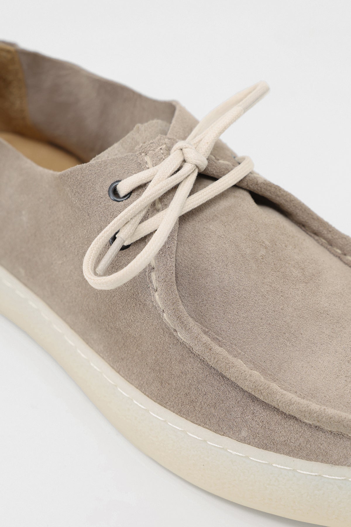 Soft-Stitched Leather Shoes with a Pointed Toe