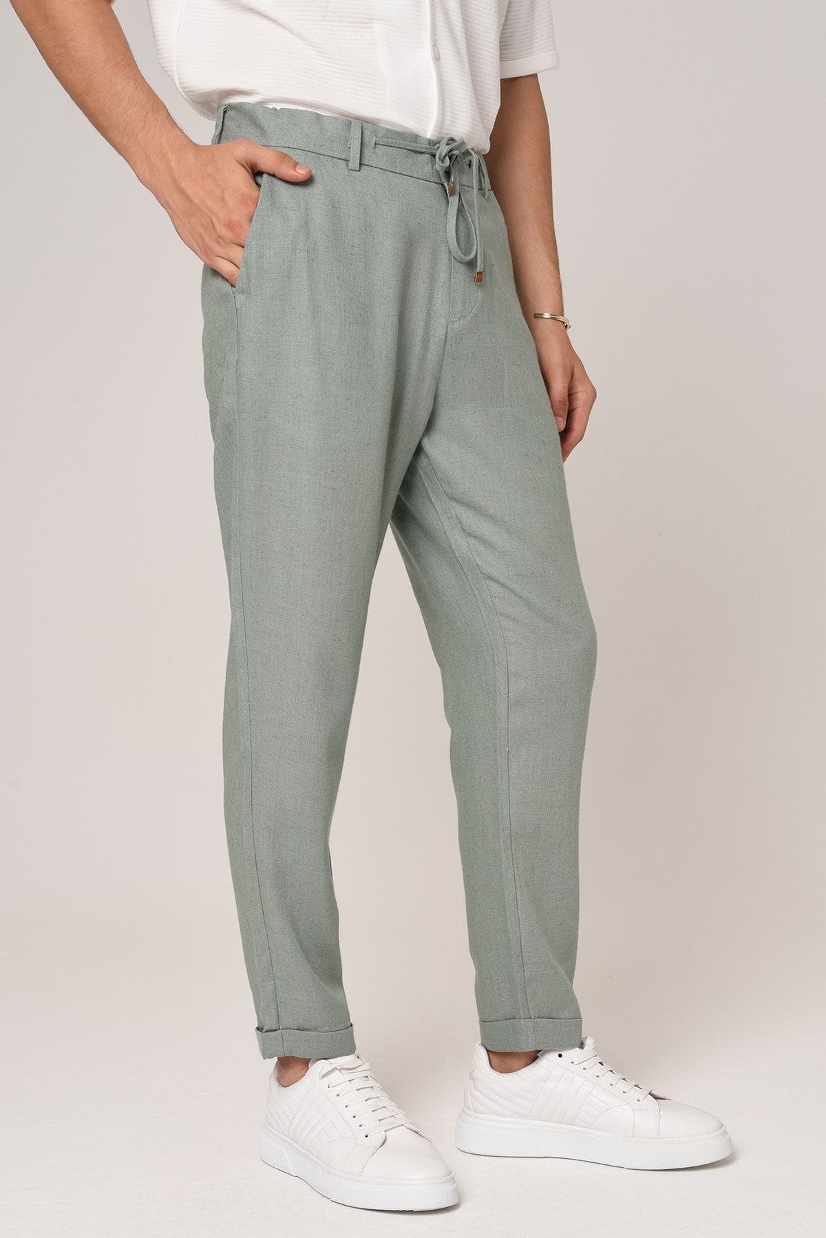 Boyfriend-Style Linen Pants with a Drawstring Waist