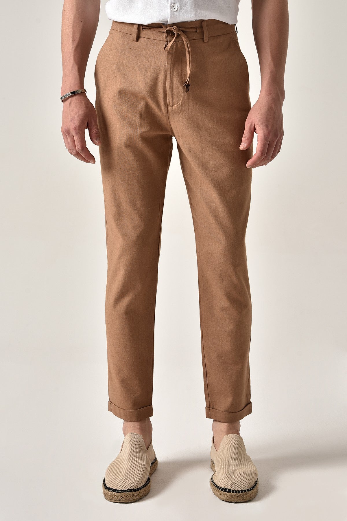 Boyfriend-Style Linen Pants with a Drawstring Waist