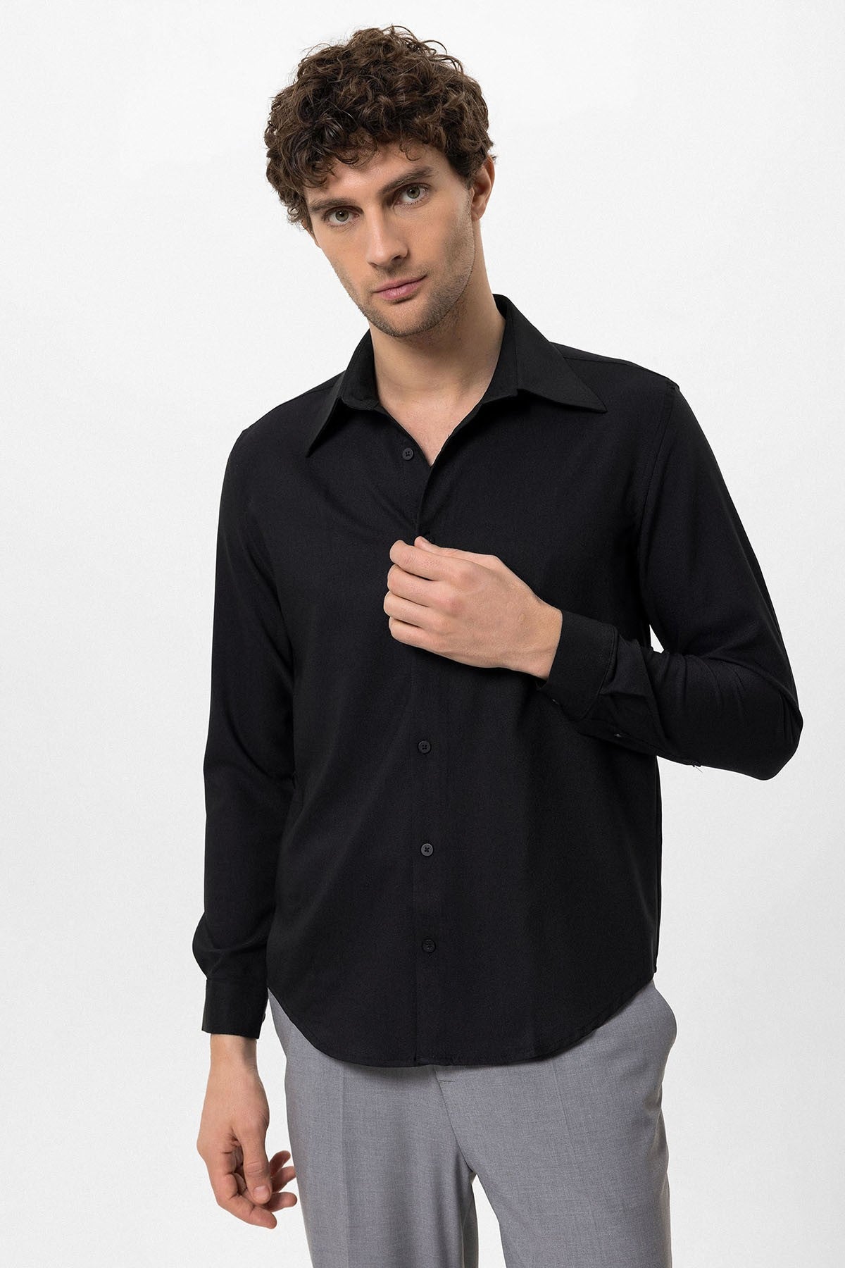 Antioch Slim-Fit Men's Long-Sleeve Shirt with a Wide Collar