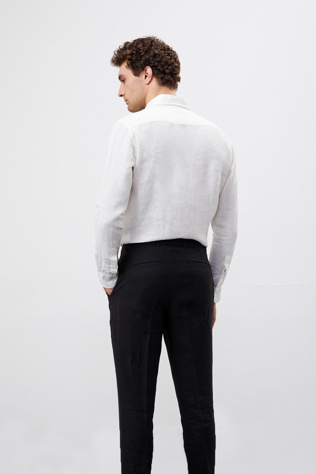 Men's 100% Linen Shirt with an Antioch Collar and Button Detail
