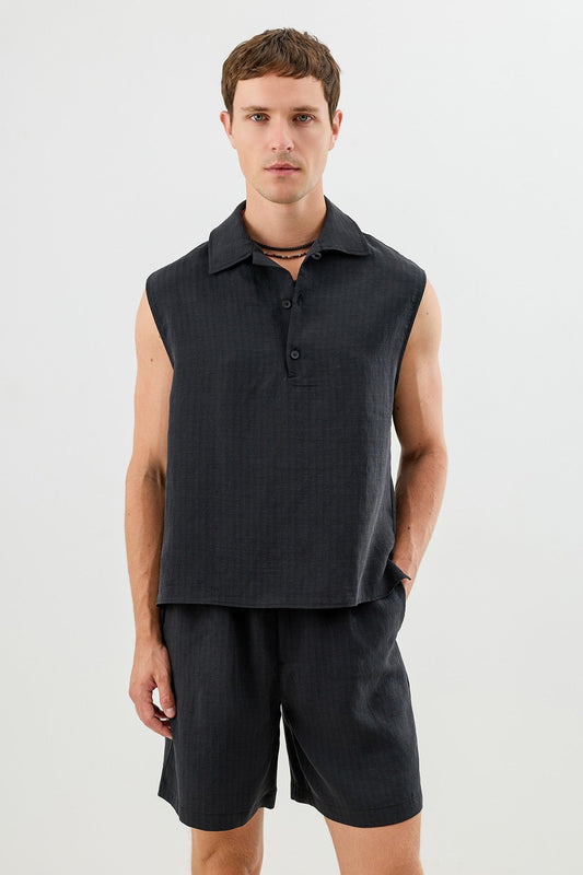Men's Sleeveless Crop-Fit Shirt with Lyocell Blend