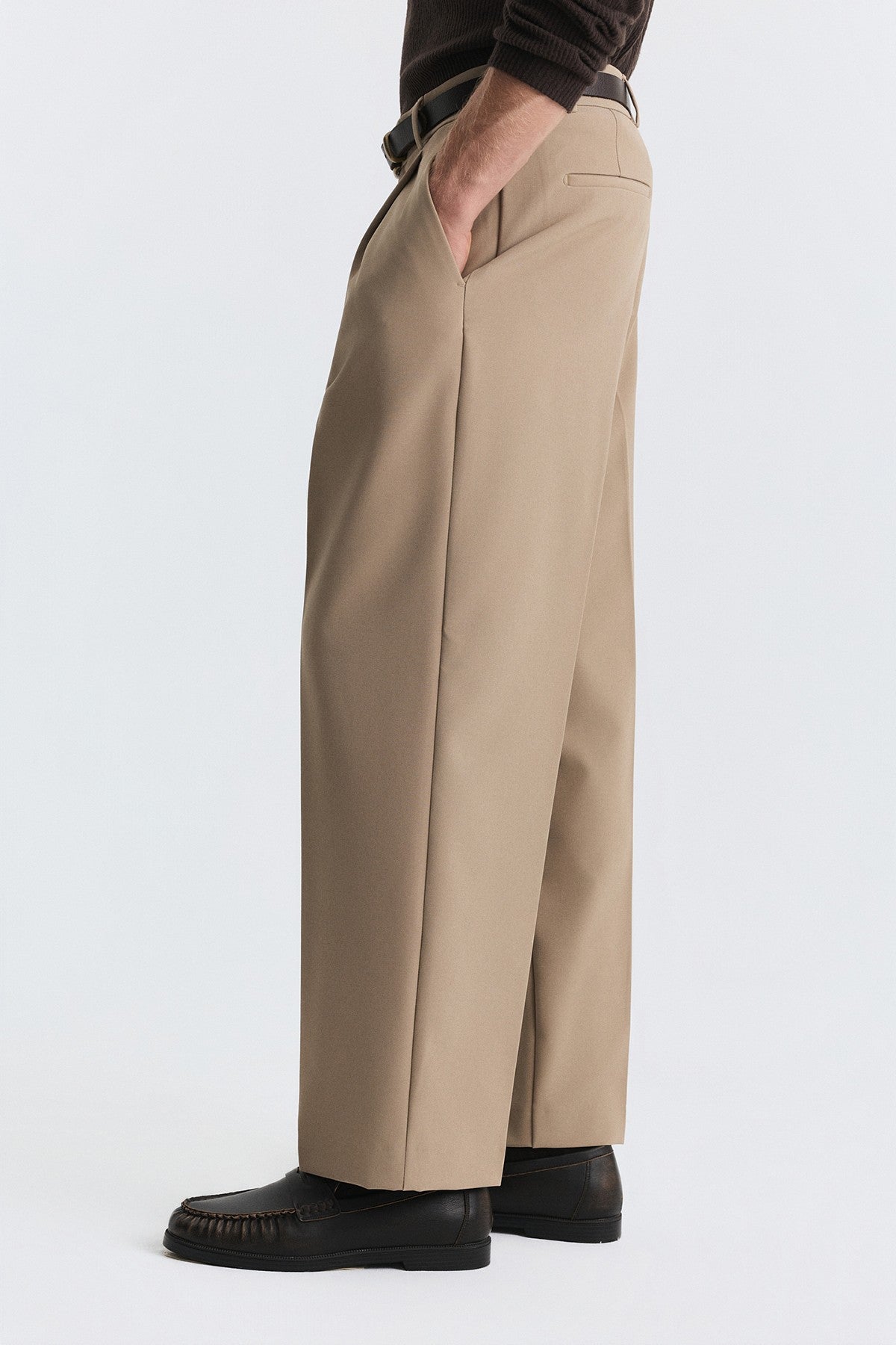 Relaxed Pleated Pants