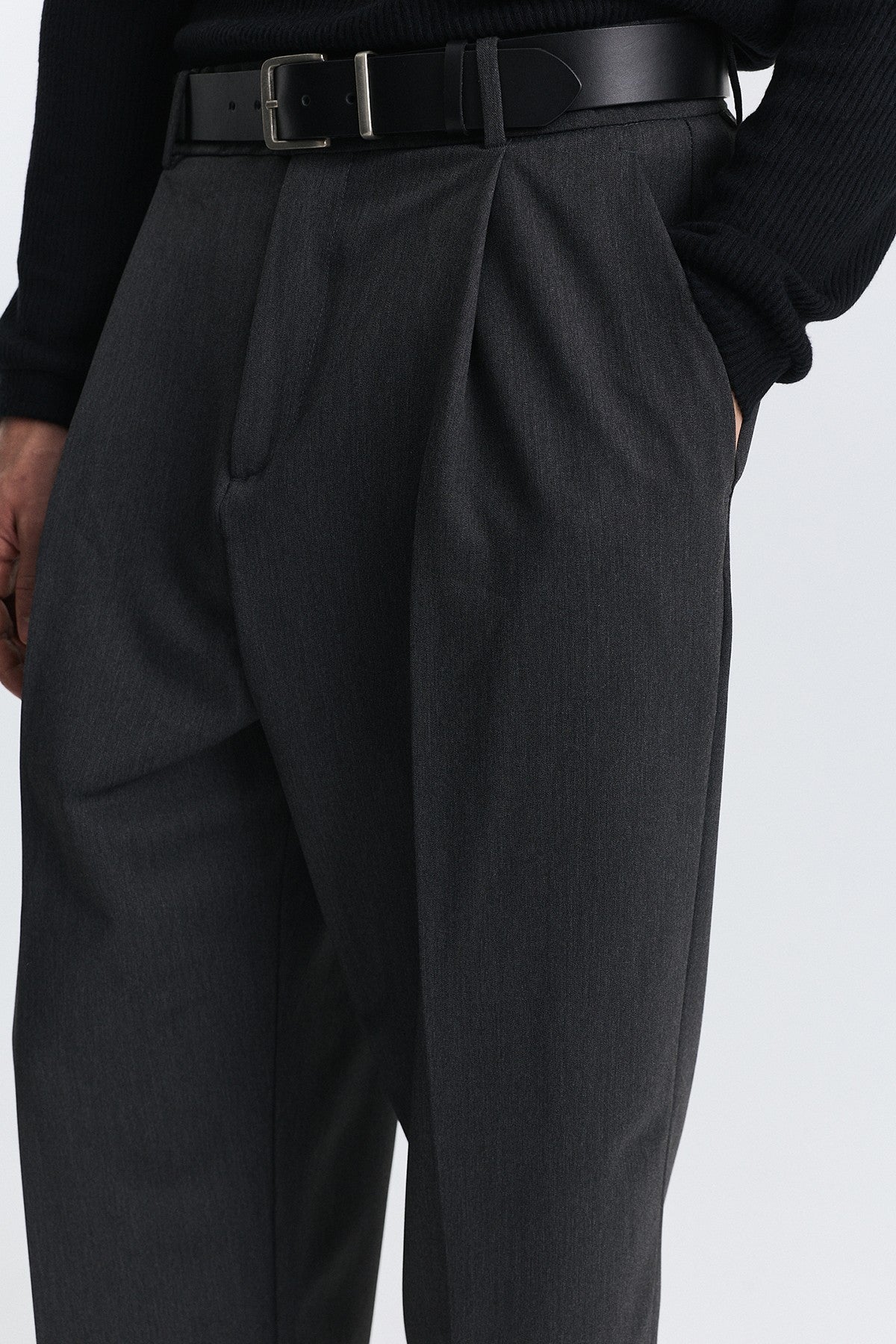 Relaxed Pleated Pants