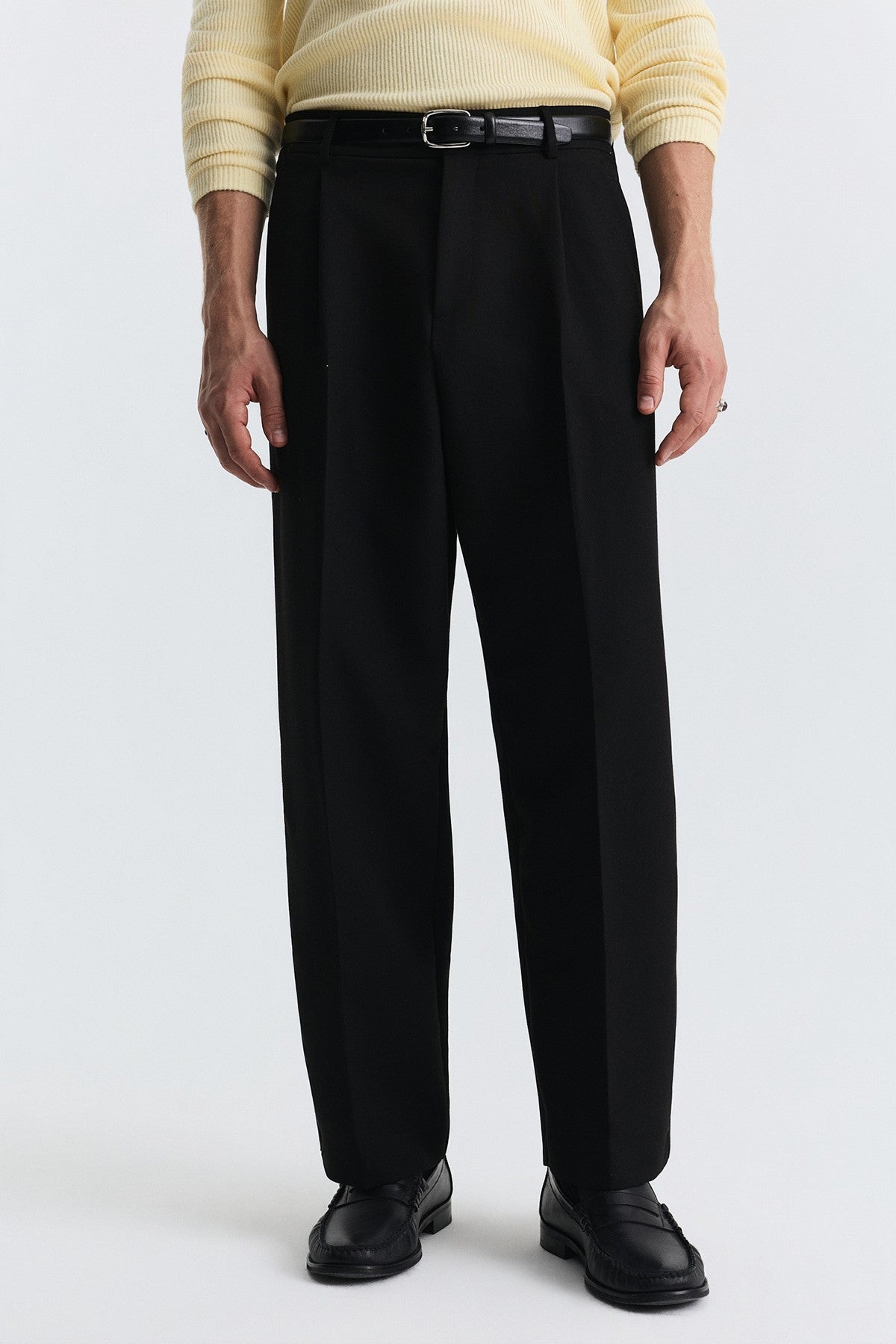 Relaxed Pleated Pants
