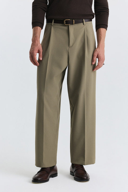 Relaxed Pleated Pants