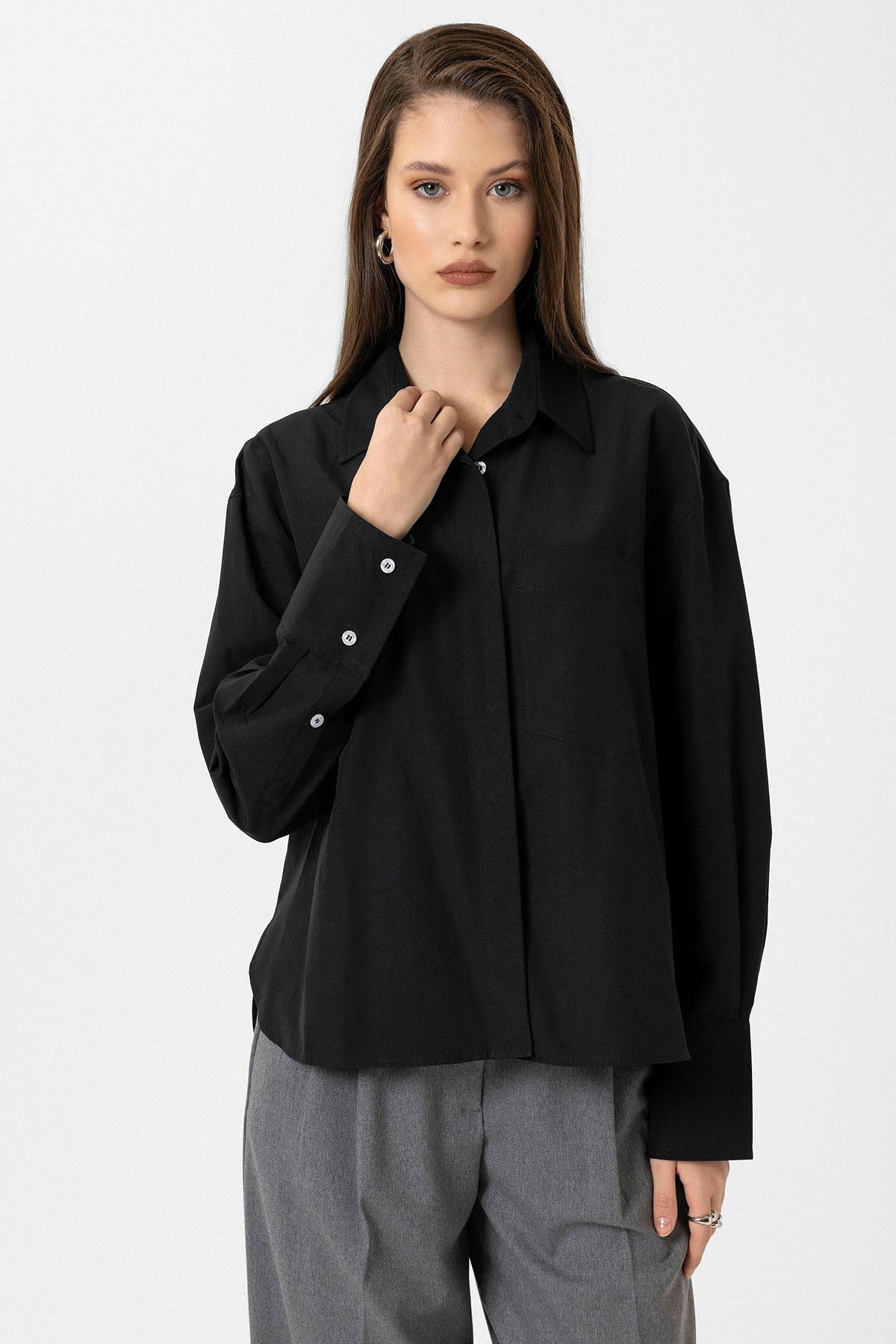 Antioch Women's Basic Poplin Shirt