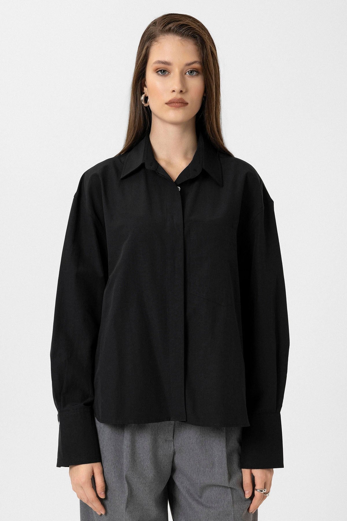 Antioch Women's Basic Poplin Shirt
