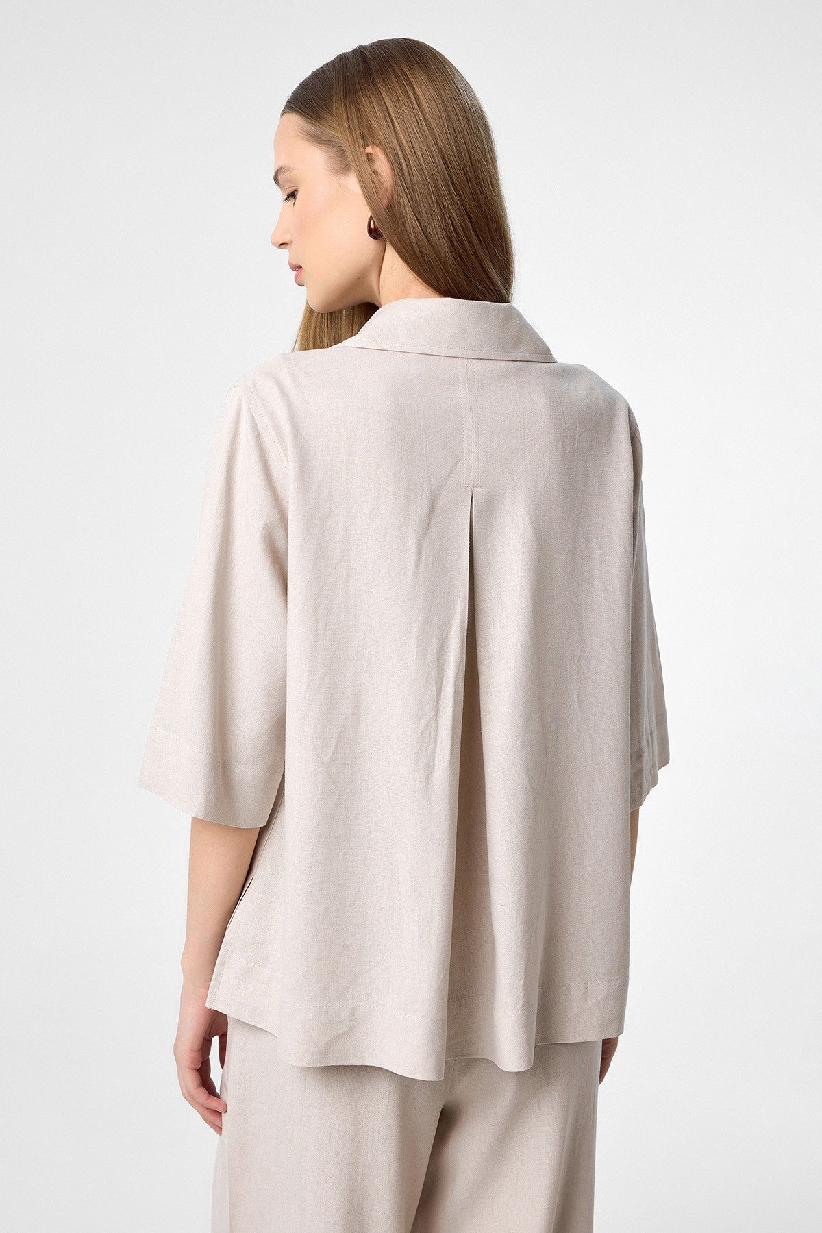 Antioch Women's Linen-Blend Shirt