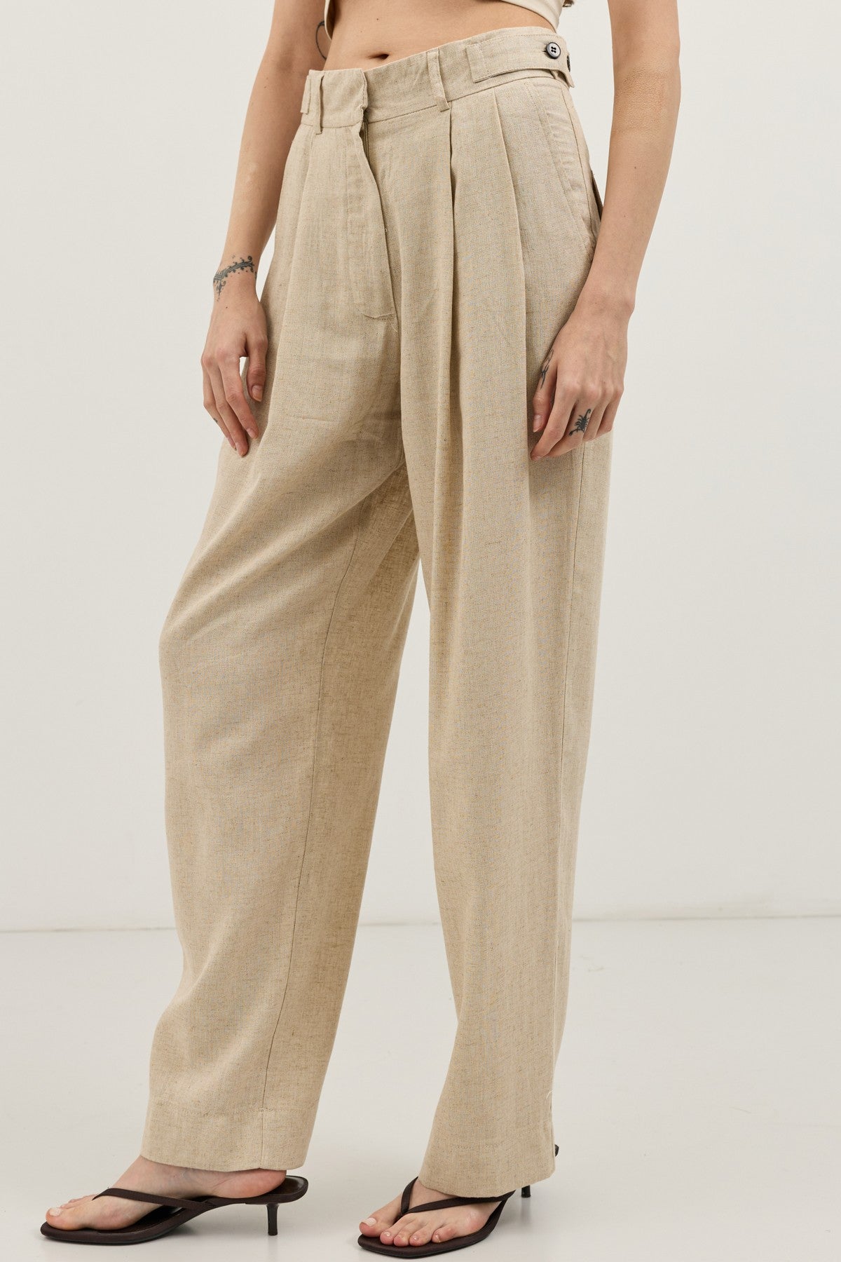 Women's Pleated Pants with Linen Blend