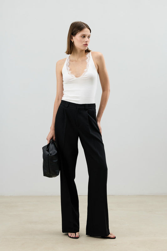 Antioch Relax Fit Pleated Women's Pants