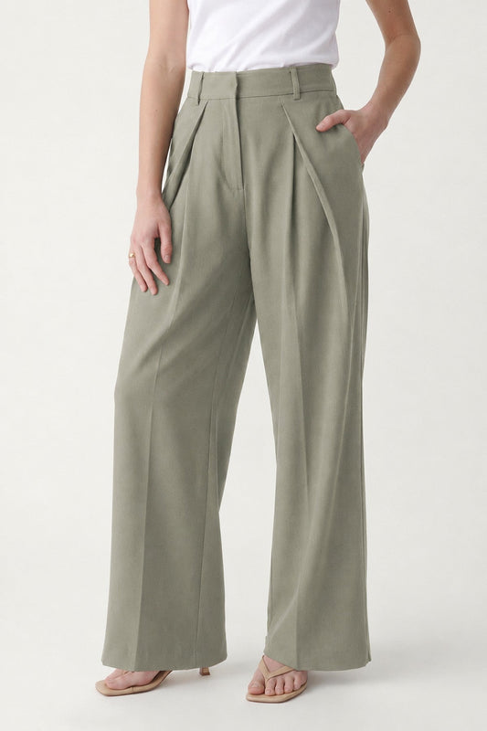 Women's Pleated Pants